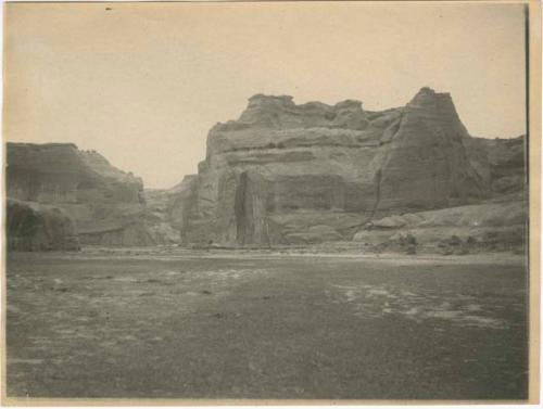 Canyon de Chelly, looking towards the mouth of Canyon del Muerto