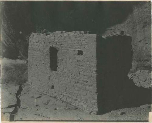 Cliff dwelling structure