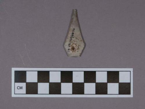 Diamond-shaped projectile point