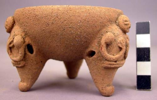 Small tripod pottery bowl with modelled legs - Armadillo ware