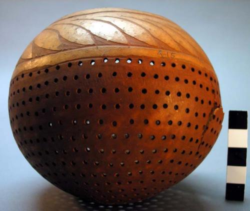 Spherical sieve of gourd