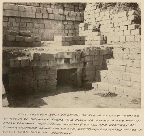 Small chamber built on level of floor, against terrace of Mound 21