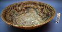 Medium-sized basket tray. Coil technique. Made of bear grass. Geometric and d
