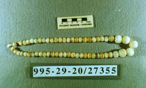 Ivory-colored agate bead necklace