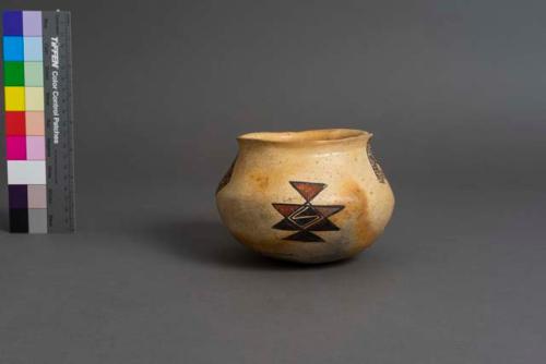 Jar, san bernardo polychrome. linear design.