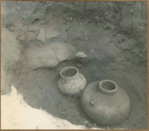 El Burro, Trench III, Burial 2, Pots 4, 3 and 2