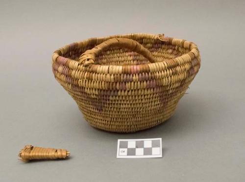 Small utility basket with handle. Coil technique. Made of bear grass (natural