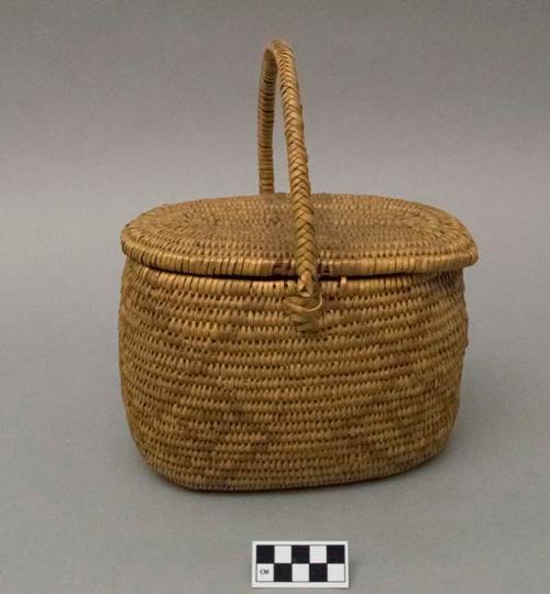 Small oval utility basket, coiled. With lid. Made of bear grass.