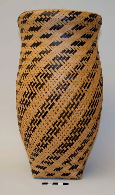 Vaselike twill-plaited basket with diagonal design