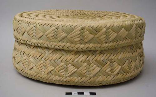 Large twill-plaited, lidded basket