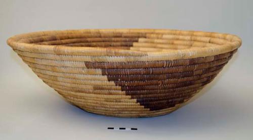 Deep bowl-shaped basket