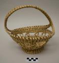Basket with handle, foot