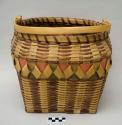 Shopper basket with curly splintwork and wooden swing handle