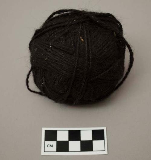 Ball of wool, black