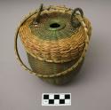Acorn-shaped yarn or string basket