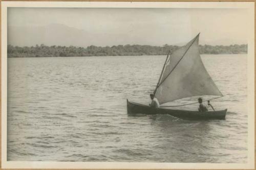 Chiriquí Lagoon, two people in Ngobe-Bugle canoe