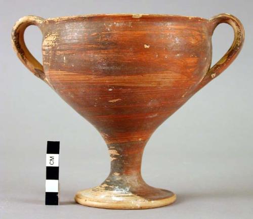 Pottery kylix with degenrate glaze