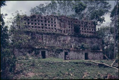 Yaxchilan, Structure 33, sunlight diffused