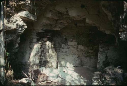 El Zotz, temple of carved wooden lintel