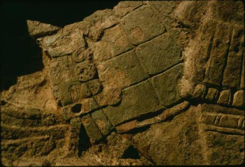 Piedras Negras, Stela 1, pectoral fastening