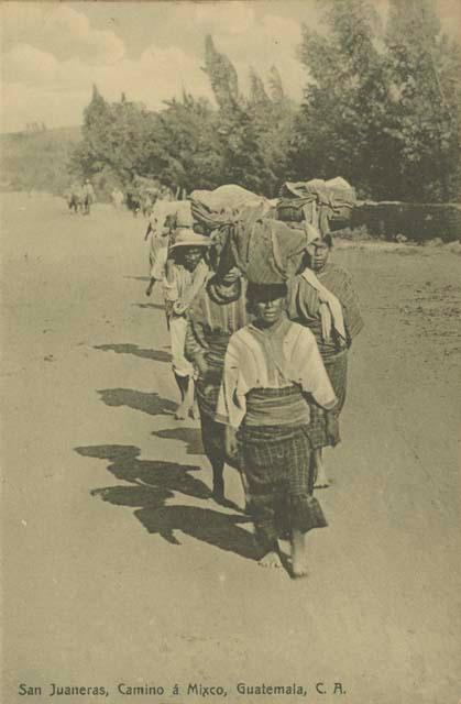 Women carrying bundles on the road to Mixco