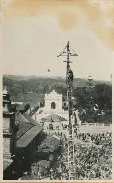 Palo Volador, with church in background