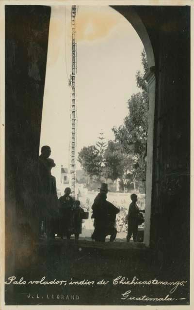 Spectators watching Palo Volador