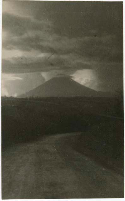 Volcán de Fuego erupting