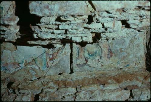 La Pasadita, vertical view of capstones