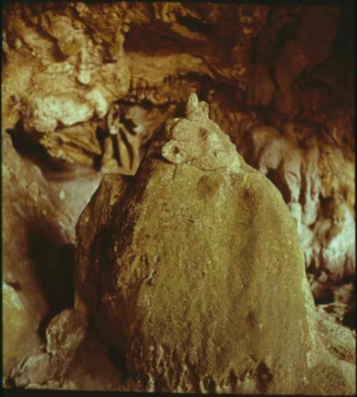 La Pailita cave, Chakh statue, back