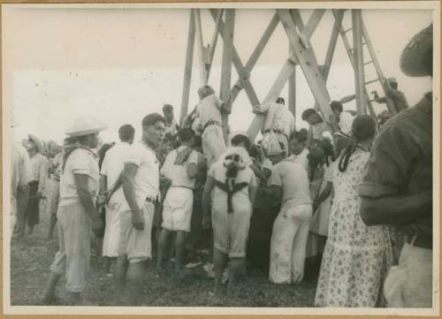 Ngobe-Bugle crowd next to, and climbing, tower built for movie camera