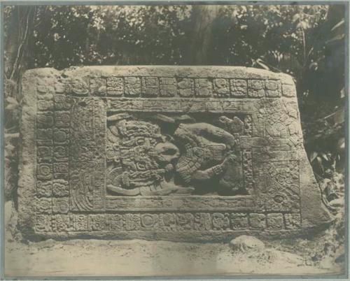 Piedras Negras, Stela 25