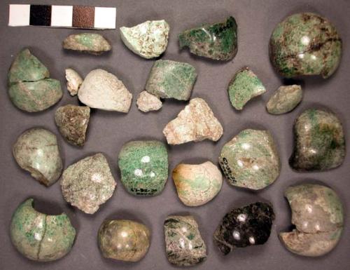 1743 fragments of spheroid jade beads