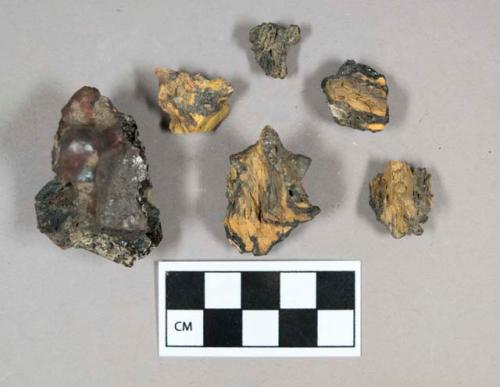 Organic, coal ash, fragments; Organic, coal slag, fragments