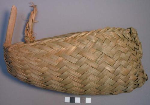 Triangular basketry bag