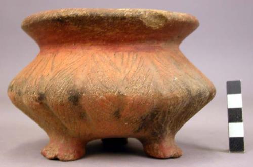 Tripod, squash-shaped vessel