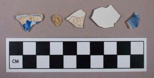 Ceramic, earthenware, unglazed (1), blue and white tin glaze (1); Ceramic, pearlware, plain (4), blue transferprint (1), body sherds