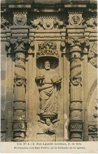 Niche with San Pedro, on the facade of the Church