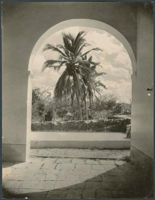 Casa Principal, archway