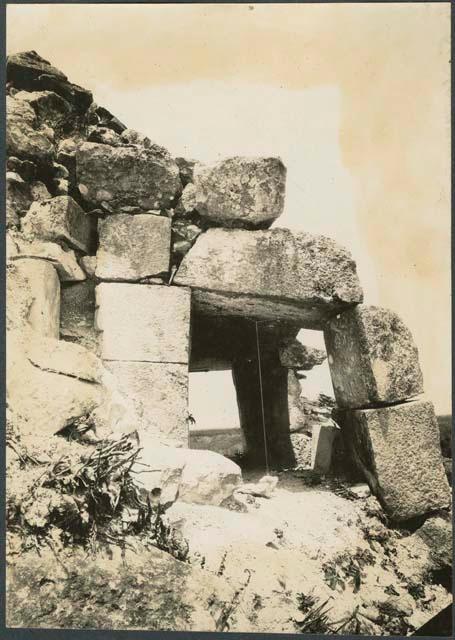 Caracol, astronomical sight, east and west vertical