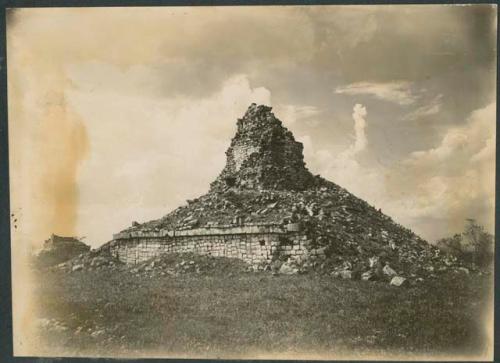 Caracol, with Casa Colorado in background