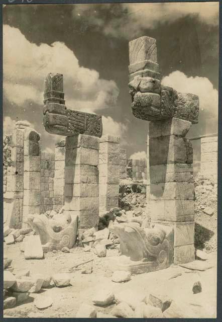Temple of Warriors, serpent columns