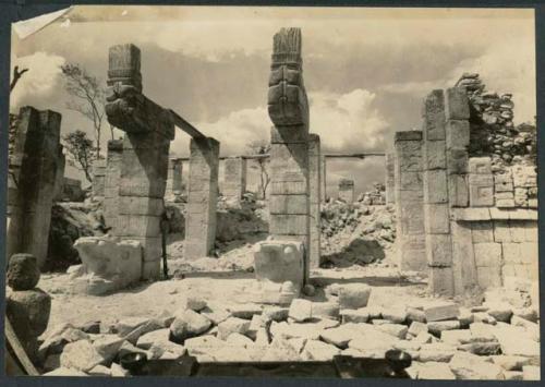 Temple of Warriors, serpent columns