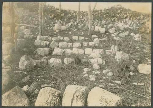 Mercado, interior patio showing fallen columns