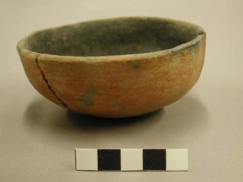 Ceramic bowl, round base, mended
