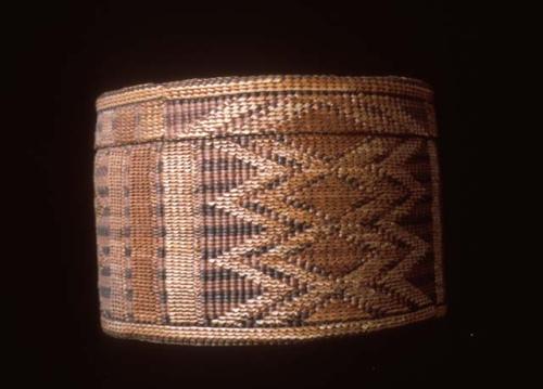 Basket with rattle cover