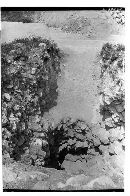 Caracol.Trench and pit in embutido of stairway.