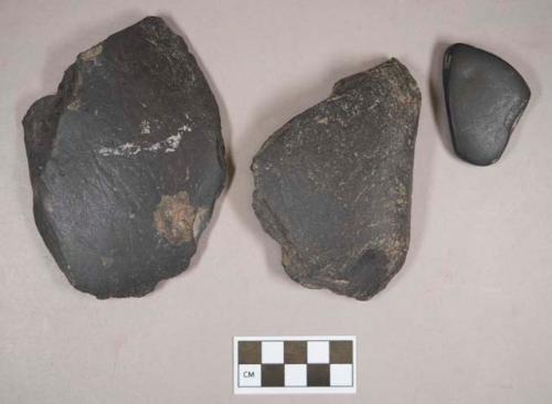 Worked coal object, polished; worked coal fragments