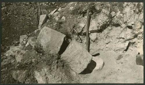 Temple of Wall Panels, excavating round column