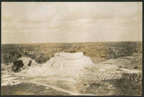 North Colonnade and Temple of Warriors, from Castillo